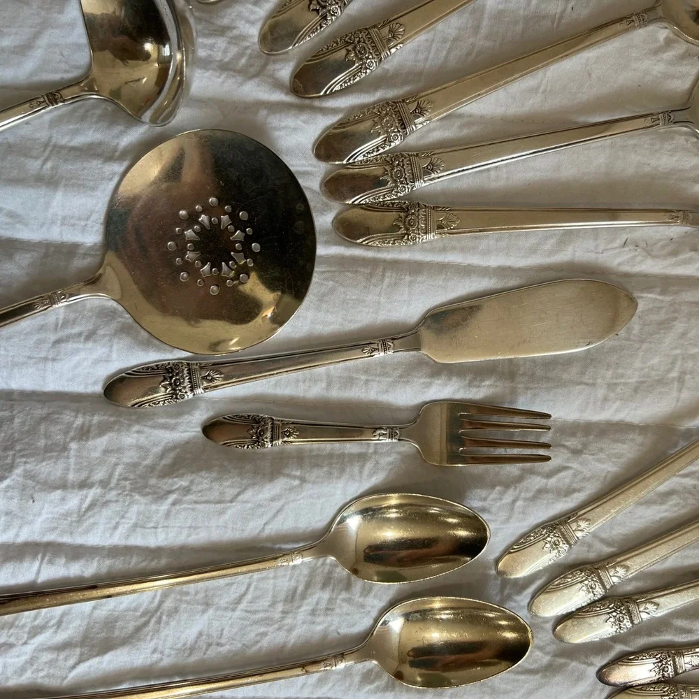 1847 Rogers Bros First Love Silverplate Flatware Set 56pc with Wood Chest Box